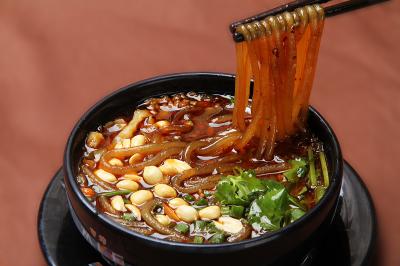 四川學習酸辣粉技能訓練班哪里好？親自動手操作執行