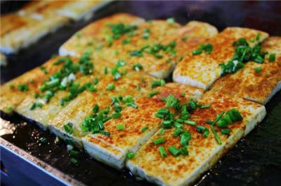 鐵板豆腐培訓哪里好？鐵板豆腐技術無保留教學