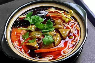 成都餐飲培訓學校，哪里有砂鍋米線技術(shù)培訓？